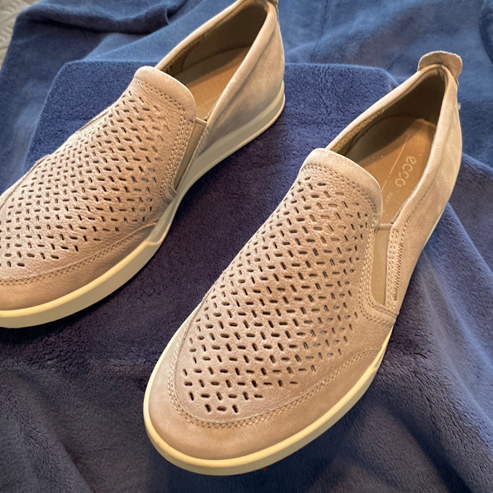 Men’s size 10 ECCO slip on